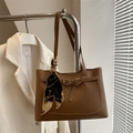 Bolso tote marrón con pañuelo de seda decorativo y detalle de hebilla para mujer - Tostado