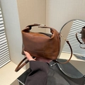 Borsa a tracolla in pelle trapuntata marrone con finiture dorate e stile retrò chic - Marrone
