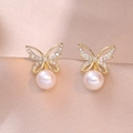 Elegante Schmetterlingsohrringe mit Zirkonia und weißen Perlen in Gold-Optik - Schmetterling Süßwasserperlen-Stil (E0799)