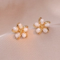 Elegant five-petal flower stud earrings with natural freshwater pearls and gold plating - Flower Freshwater Pearl Style (E0827)
