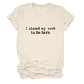 Dettaglio maglietta beige in cotone con stampa I closed my book to be here - S / Sabbia (Font Nero)