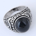 Anello vintage da uomo in metallo argentato con grande gemma nera e rilievo floreale - Stile Cabochon Nero Floreale Vintage (018040709)