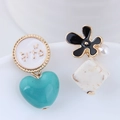 Orecchini asimmetrici a fiore e cuore con perla e cubo di marmo in finitura oro - Cuore Blu Fiore Nero Asimmetrico / Verde