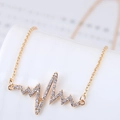 Elegante collar de oro de 18K con colgante de latido del corazón y circonitas brillantes - Latido de Corazón Oro Rosa (018091405)