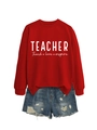 Détail du sweat à col rond rouge avec imprimé Teacher et short en jean usé - S / Rouge Vif (Police Blanche)