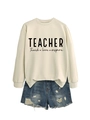 Detail von cremefarbenem Sweatshirt mit Teacher-Print und blauen Denim-Shorts - S / Sand (Schwarze Schrift)