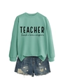 Detail von mintgrünem Sweatshirt mit Lehrerdruck und ausgefransten Denim-Shorts - S / Hellgrün (Schwarzer Text)