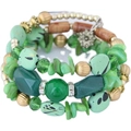Détail d'un bracelet multicouche bohème avec perles turquoise et pendentif flocon - Vert