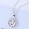 Vue macro du pendentif Arbre de Vie en argent serti de zircons cubiques scintillants - Style Arbre de Vie Argenté (120510)
