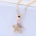 Collier étoile doré élégant avec pavé de zircons scintillants sur une chaîne fine - Style Étoile Dorée (018120509)