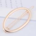 Fermaglio ovale dorato lucido con design geometrico minimalista su cartoncino - Ovale Dorato