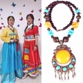 Ethnic Miao κολιέ με μεγάλες κίτρινες χάντρες και vintage μεταλλικό μενταγιόν - Κίτρινο μενταγιόν κορώνα