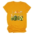 Dettaglio della stampa artistica con fiori di cetriolo su t-shirt gialla a maniche corte - S / Giallo Senape