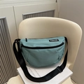 Sac bandoulière bleu décontracté avec sangle réglable et détail de logo tendance - Vert