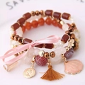 Pulsera bohemia multicapa con cuentas, borlas marrones y dijes de conchas rosa - Café