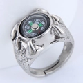 Dettaglio anello artiglio di drago argento antico con quadrante bussola nero funzionale - Stile Bussola con Artiglio di Drago in Argento Antico (019022026)
