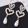 Pendientes de doble corazón dorado con cristales brillantes y gotas de perlas - Pendientes de Gota con Doble Corazón y Perla Retro (019030205)