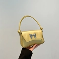 Sac baguette en cuir doré pâle avec nœud argenté et détail de poignée - Doré
