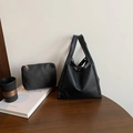 Set borsa tote nera in pelle martellata con pochette interna coordinata con cerniera - Nero