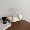 Elegante borsa a vapore bianco crema con pieghe e fiocco decorativo in pelle PU lucida - Bianco