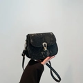Piccola borsa a tracolla nera con motivo a serpente e fibbia dorata elegante - Nero