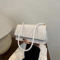 Borsa a mano bianca intrecciata minimalista da donna con elegante design a patta e manico - Bianco