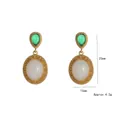 Orecchini retrò dorati con gemma verde a goccia e giada bianca, altezza 25 mm - Orecchini in Stile Cinese (E0950)
