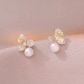 Orecchini a lobo a fiore con perle in argento S925 e cristalli pavé lucenti - Orecchini a fiore con perle dorate (E0964)
