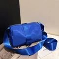 Bolso bandolera de nailon azul eléctrico con correa ancha y cierre de cremallera - Azul