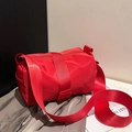 Bolso bandolera cilíndrico rojo de nailon con correa ancha para deporte y viaje - Rojo
