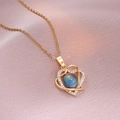Collana a doppio cuore dorata con cristalli scintillanti e pietra cangiante blu-verde - Collana a Cuore Sensibile alla Temperatura (X0804)