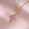 Elegante collar de acero de titanio dorado con colgante de trébol de circón morado - Collar de Corazón Púrpura (X1453)