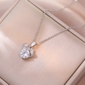 Elegante collana con ciondolo a fiocco e zirconi scintillanti su catena argentata - Collana a Fiocco (X3431)