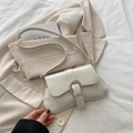 Borsa sottospalla bianco crema con fibbia argentata e tracolla regolabile - Bianco