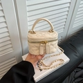 Mini borsa quadrata trapuntata bianco off-white con catena d'oro e manici in metallo - Bianco