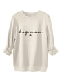 Detailansicht des Dog Mom Schriftzugs und Pfotenabdrucks auf dickem beige Sweatshirt - S / Sandfarben