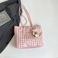 Rosa karierte Tragetasche mit Plüschbär-Anhänger und JINGPIN Lederlogo-Detail - Ohne Anhänger / Rosa