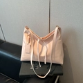 Sac bandoulière minimaliste en cuir rose clair avec nœud élégant et étiquette assortie - Sans Pendentif / Rose Sans Pendentif