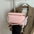 Bolso bandolera rosa efecto serpiente con cadena plateada y colgante de perlas y encaje - Sin colgante / Rosa