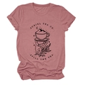 Détail du t-shirt rose poudré avec graphisme Suriel Tea Co. et imprimé montagne - S / Or Rose (Impression Noire)