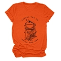 Détail de l'imprimé graphique Suriel Tea Co sur le t-shirt en coton orange vif - S / Orange (Impression Noire)
