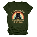 Détail de l'imprimé humoristique chat noir au crochet sur un T-shirt en coton vert foncé - S / Hauts / Vert Militaire