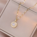 Elegante collar con colgante de flor de circón dorado en una caja de joyería de seda - Collar + Pendientes Juego / Juego de Collar de Flores de Oro (X3428)