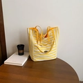 Borsa tote in tela a righe gialle e bianche con manici gialli e logo in metallo dorato - Giallo Lato A (Righe)