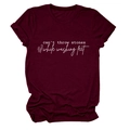 Détail d'un t-shirt bordeaux avec slogan 'can't throw stones' et imprimé floral blanc - Rouge Vin (Imprimé Blanc)