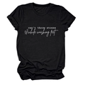 Détail d'un t-shirt en coton noir avec motif floral minimaliste et texte imprimé - Noir (Imprimé Blanc)
