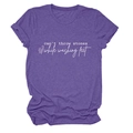 Détail d'un t-shirt violet chiné avec texte artistique et motif floral délicat - Violet (Police Blanche)