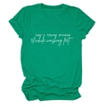 Détail du t-shirt vert à col rond avec slogan blanc et motif floral linéaire - Vert Foncé (Police Blanche)