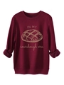 Detail van de bordeaux sourdough sweatshirt met broodillustratie en vintage tekstprint - S / Bordeauxrood