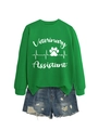 Sweat-shirt vert Veterinary Assistant associé à un short en jean bleu délavé - S / Sweat-shirt Vert Herbe (Police Blanche)